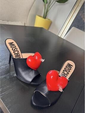 RARE Moschino Inflatable/blow up Red Heart Black Leather Mule open toe Heel 41.5